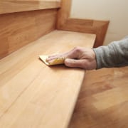Techniques de rénovation d'un escalier en bois
