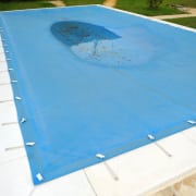 Bâche d'hivernage de piscine : comment l'installer ?