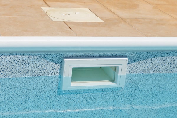 Comment réussir l'installation d'un régulateur de niveau piscine ?