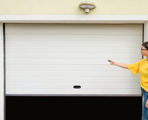 Quel budget pour la pose d'une porte de garage enroulable ?