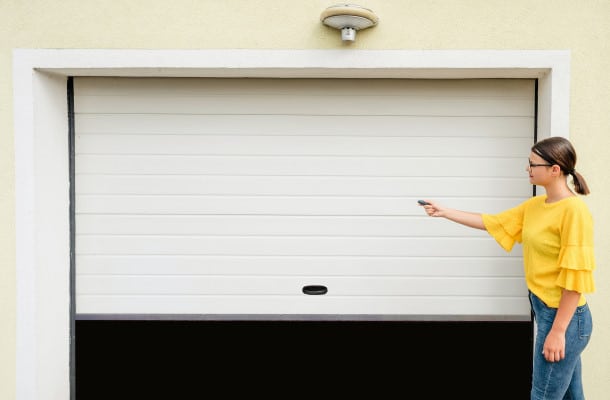Quel budget pour la pose d'une porte de garage enroulable ?